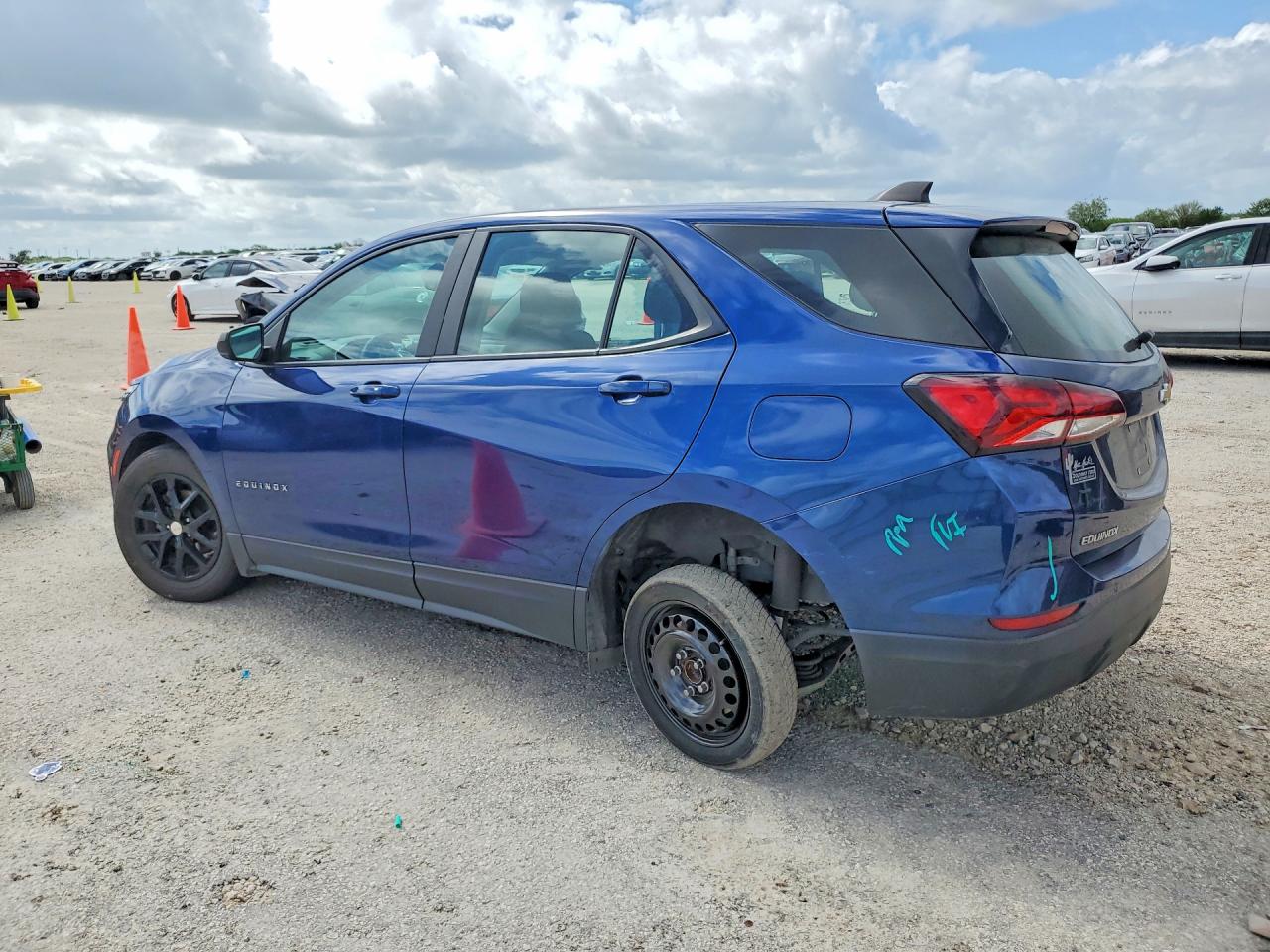 2022 CHEVROLET EQUINOX LS — снимка 2