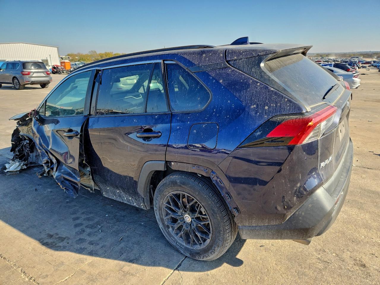 2021 TOYOTA RAV4 XLE — снимка 2