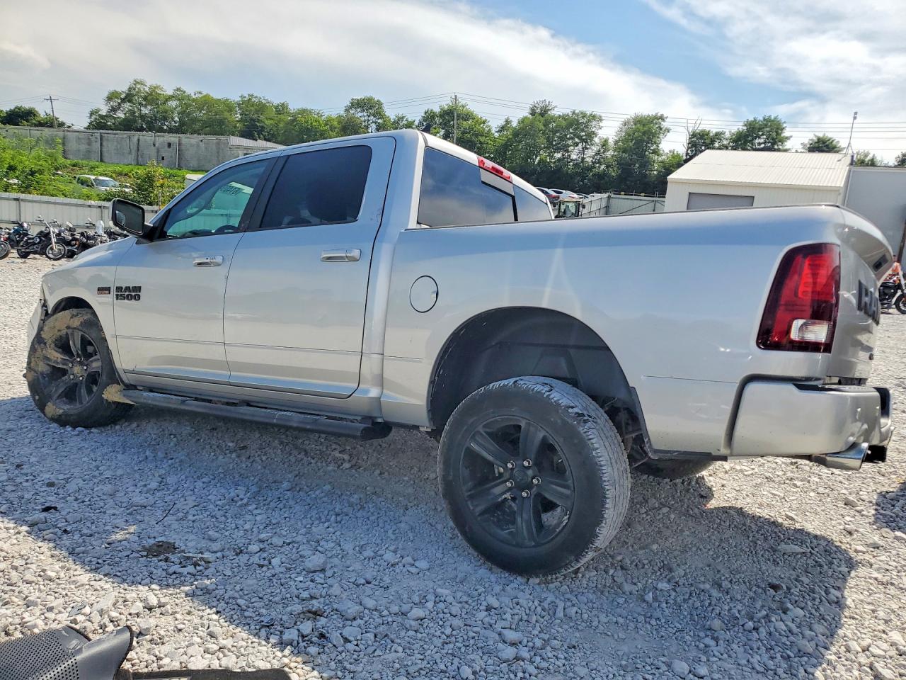 2017 RAM 1500 SPORT — снимка 2