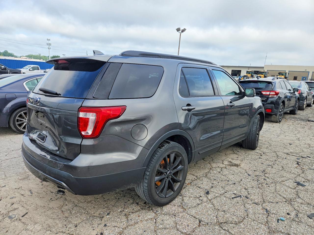 2017 FORD EXPLORER XLT — снимка 3