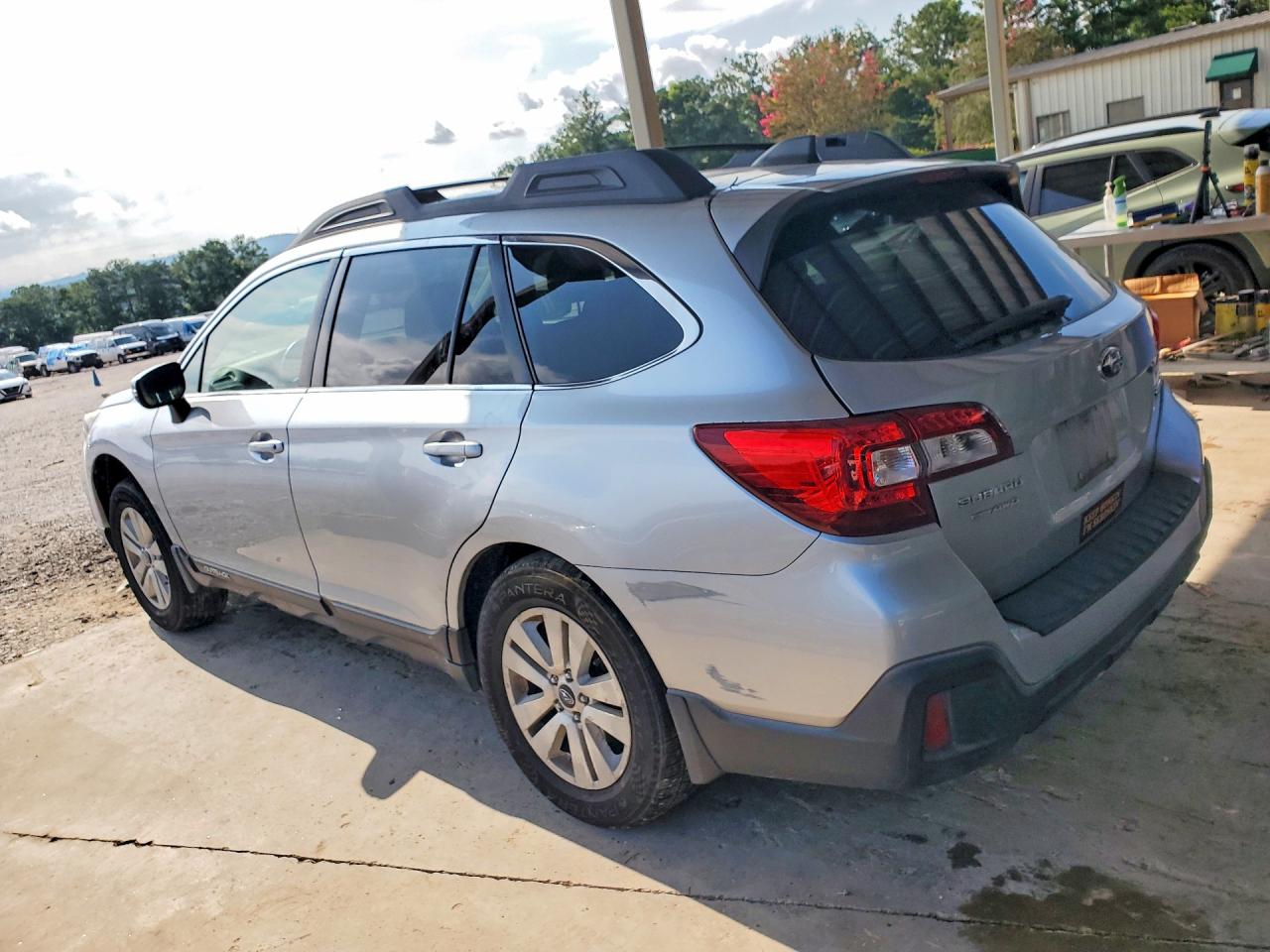 2018 SUBARU OUTBACK 2.5I PREMIUM — снимка 2