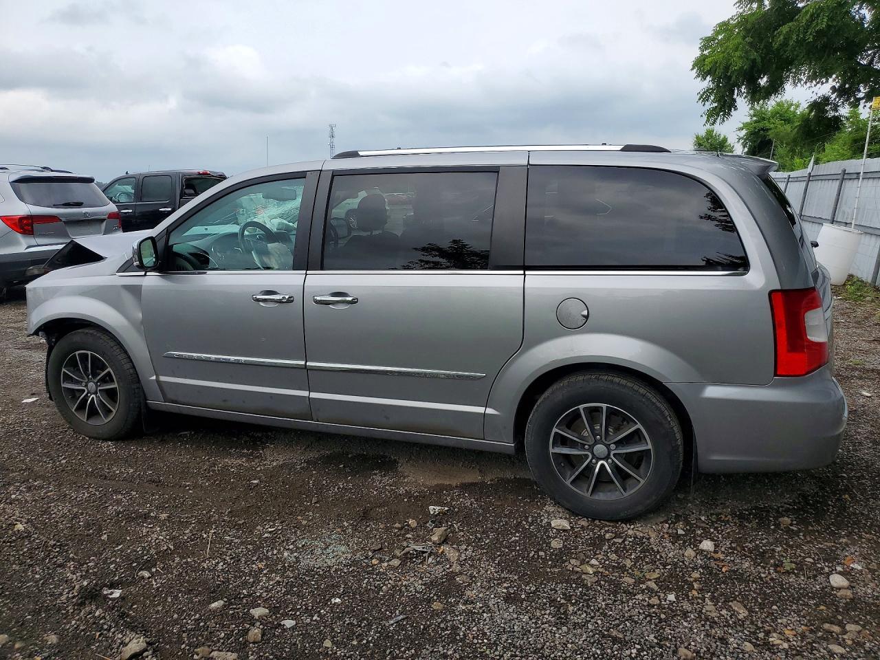 2016 CHRYSLER TOWN & COUNTRY LIMITED PLATINUM — снимка 2