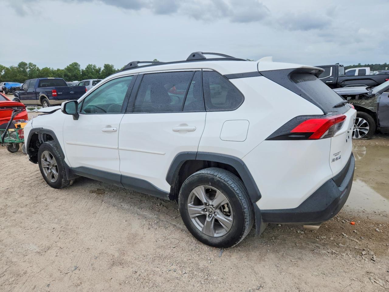 2024 TOYOTA RAV4 XLE — снимка 2