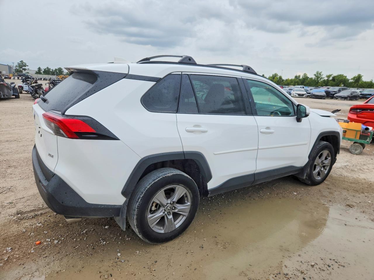 2024 TOYOTA RAV4 XLE — снимка 3