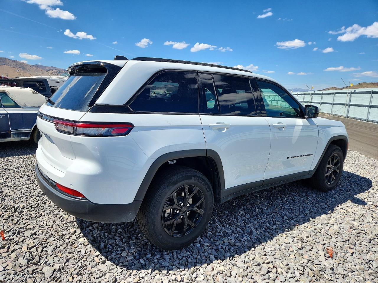 2025 JEEP GRAND CHEROKEE LAREDO — снимка 3