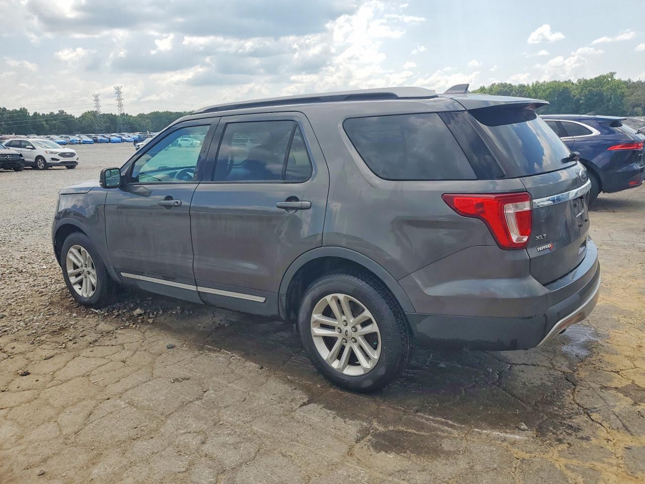 2017 FORD EXPLORER XLT — снимка 2