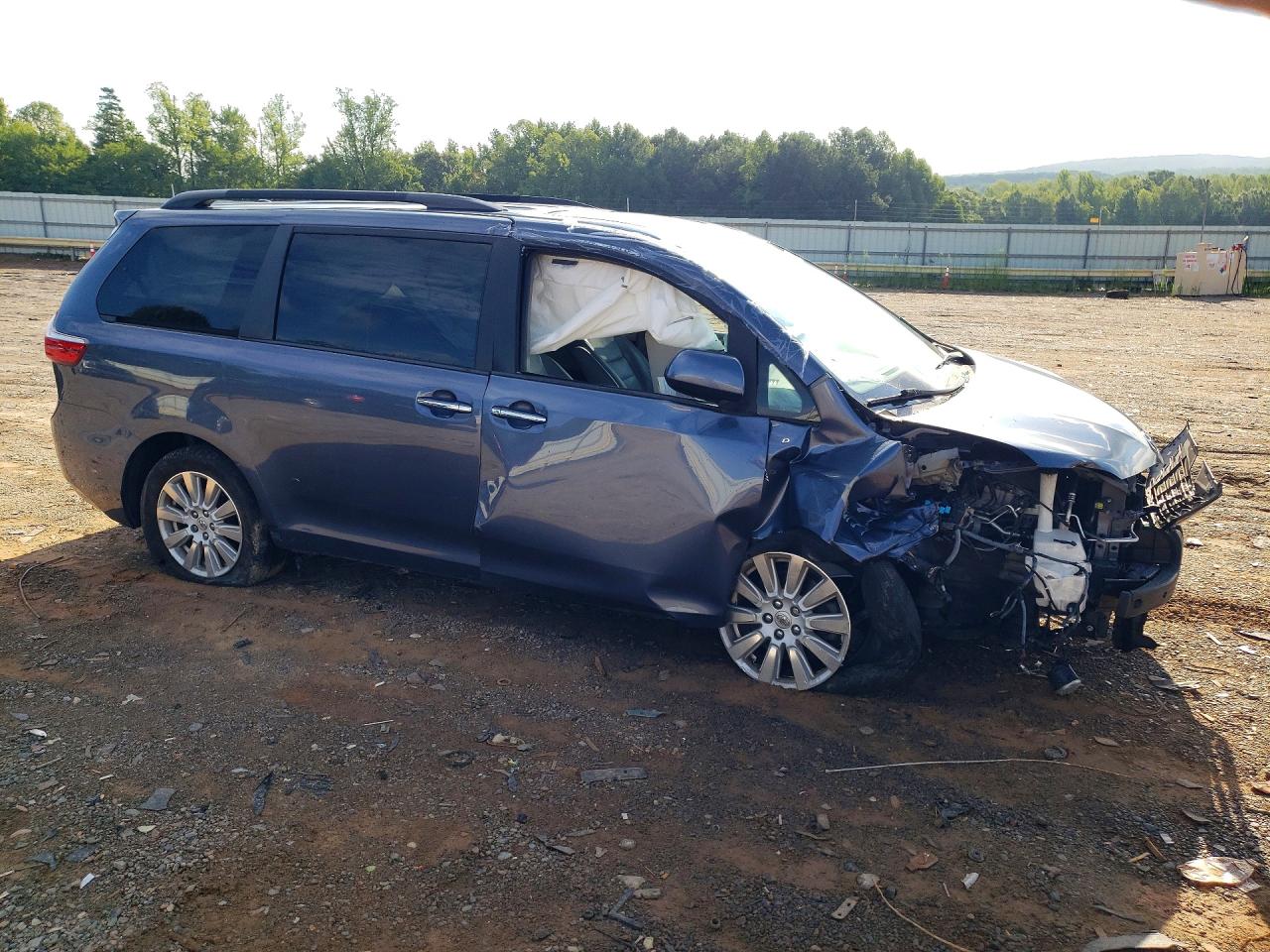 2017 TOYOTA SIENNA XLE 7-PASSENGER — снимка 4