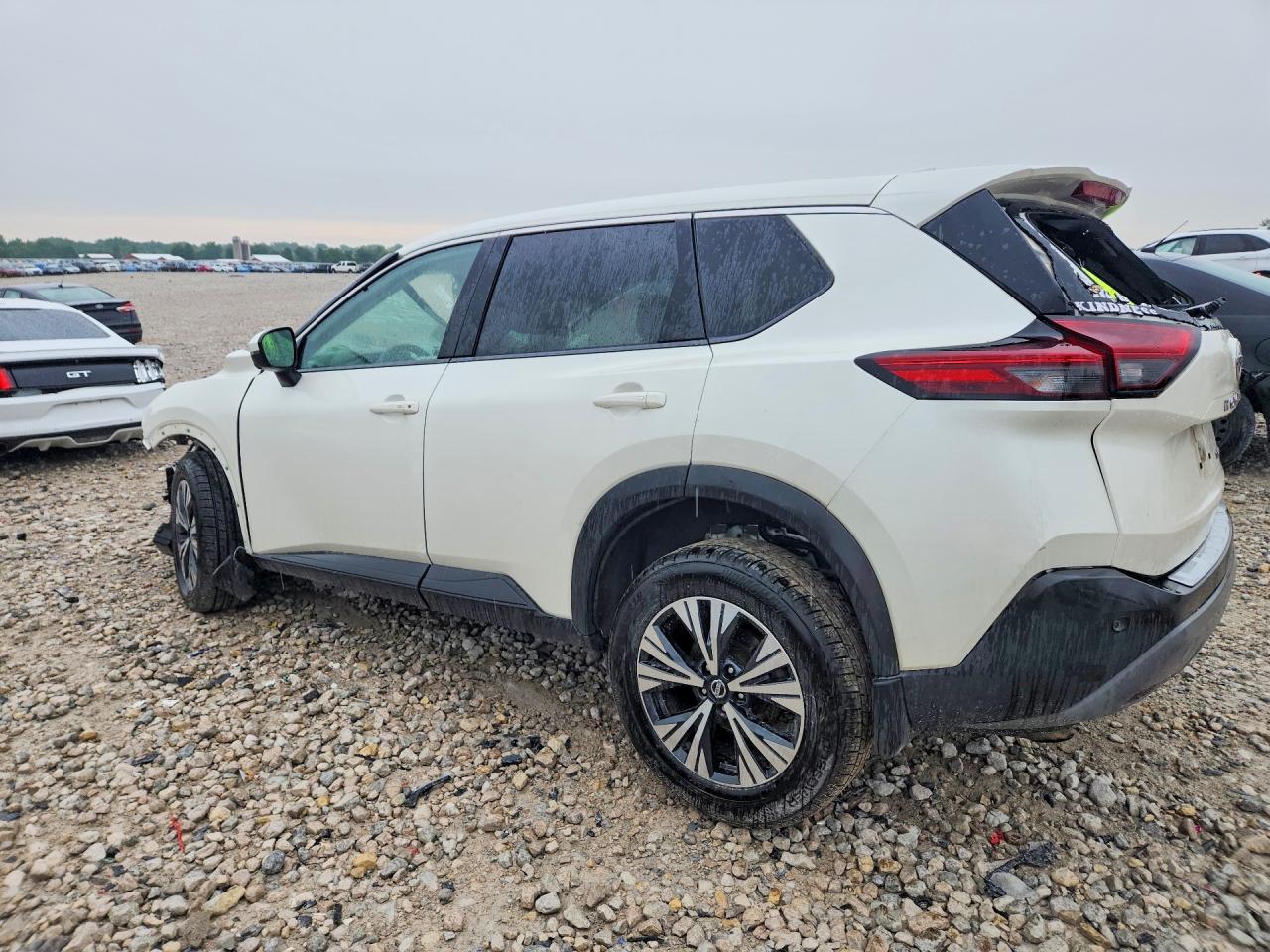 2021 NISSAN ROGUE SV — снимка 2