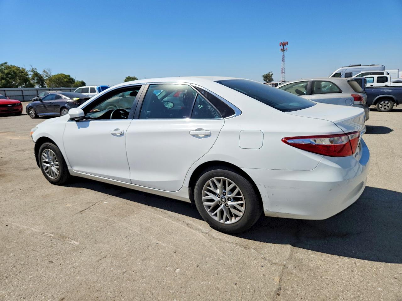 2016 TOYOTA CAMRY LE — снимка 2