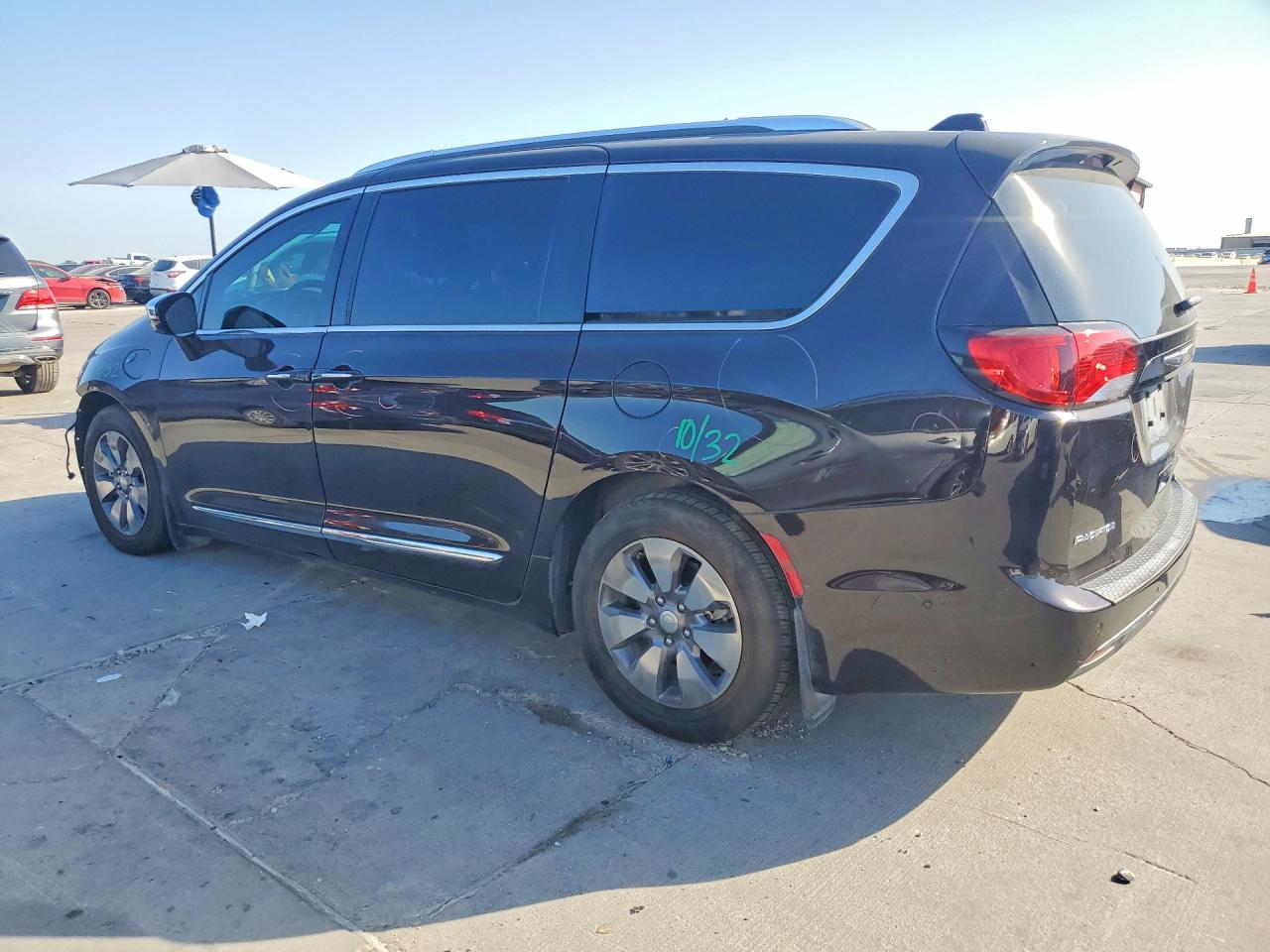 2017 CHRYSLER PACIFICA EHYBRID PLATINUM — снимка 2