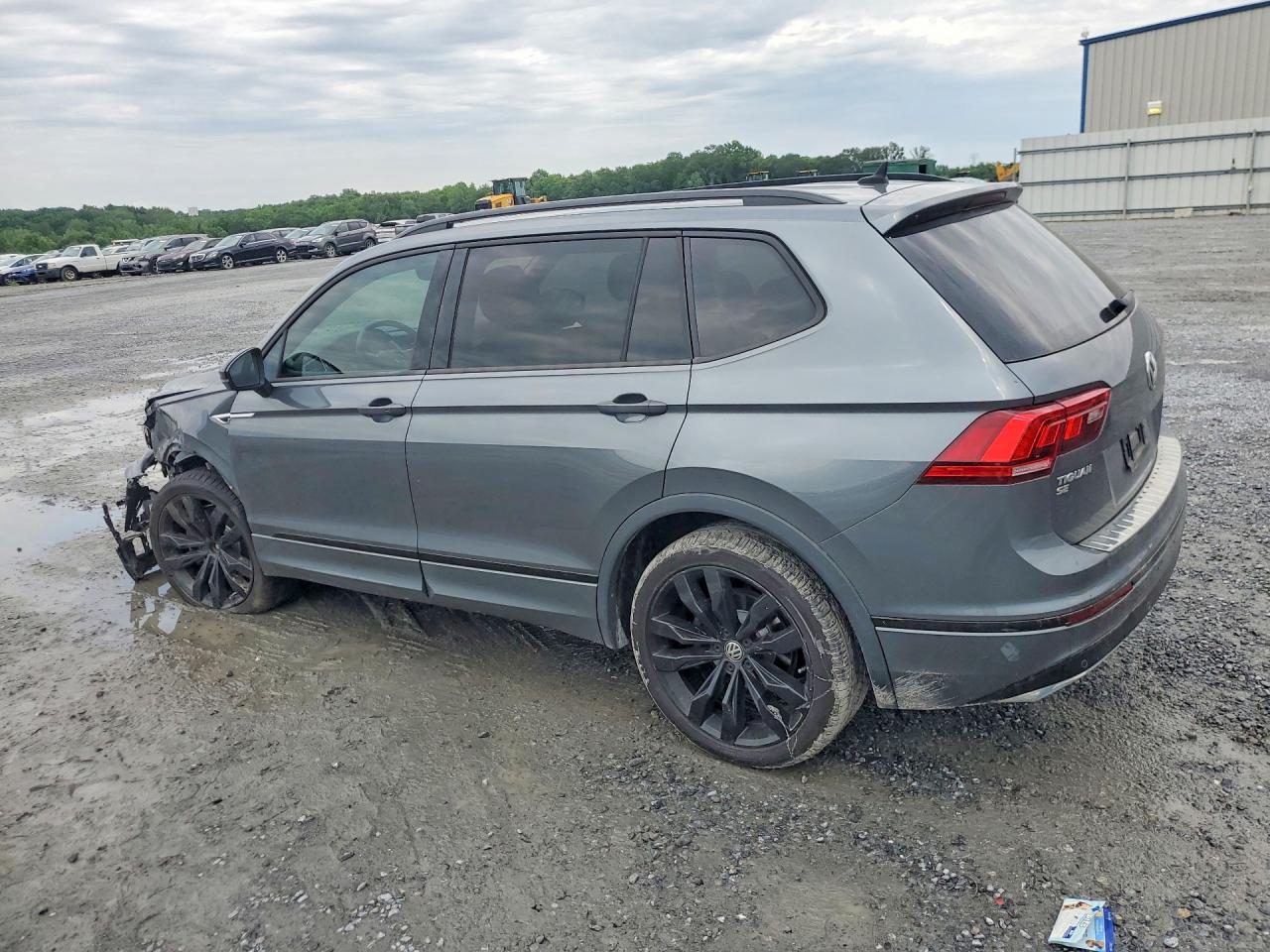 2021 VOLKSWAGEN TIGUAN SE — снимка 2