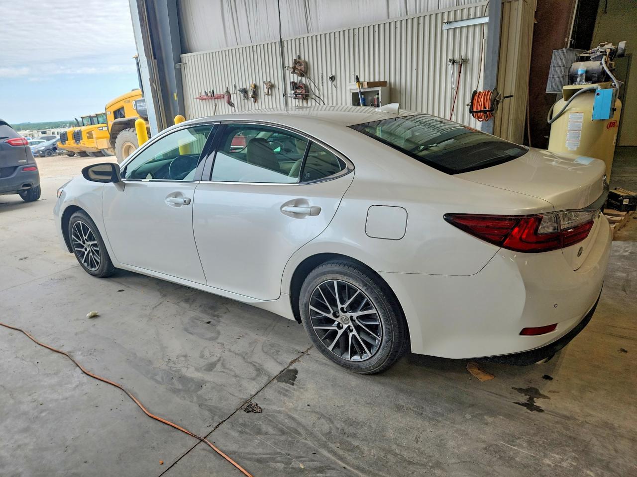 2017 LEXUS ES 350 — снимка 2