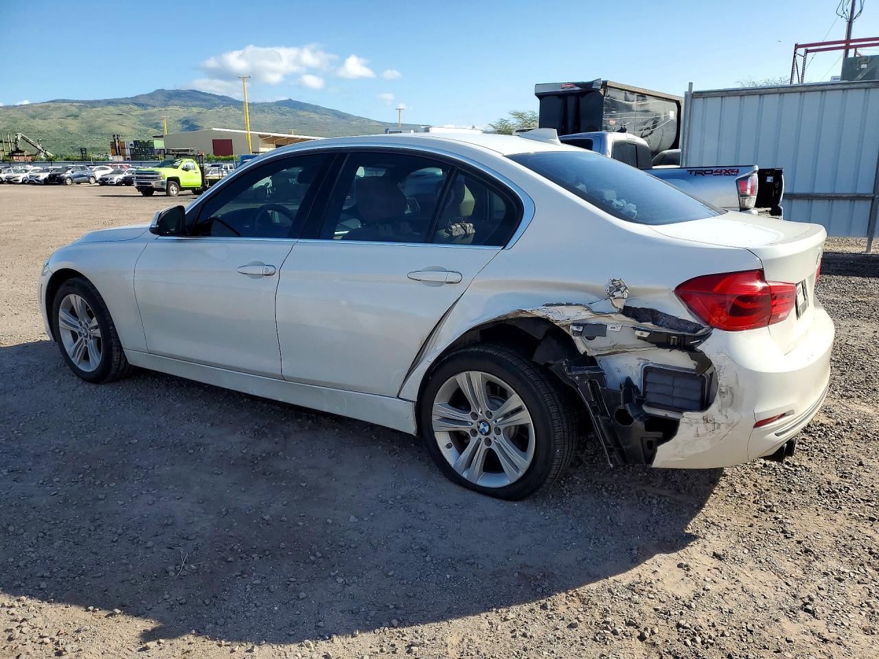 2017 BMW 330 I — снимка 2