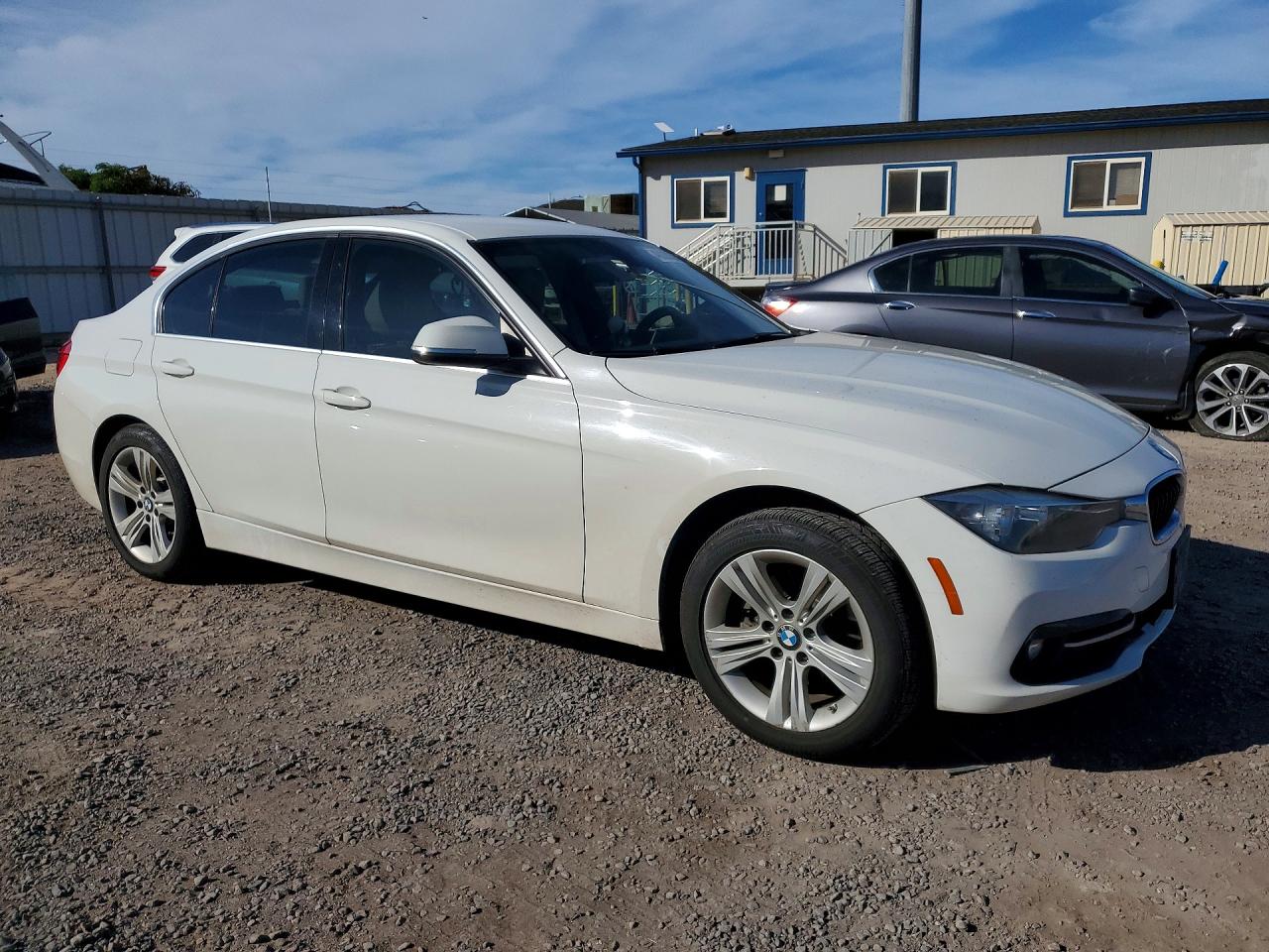 2017 BMW 330 I — снимка 4