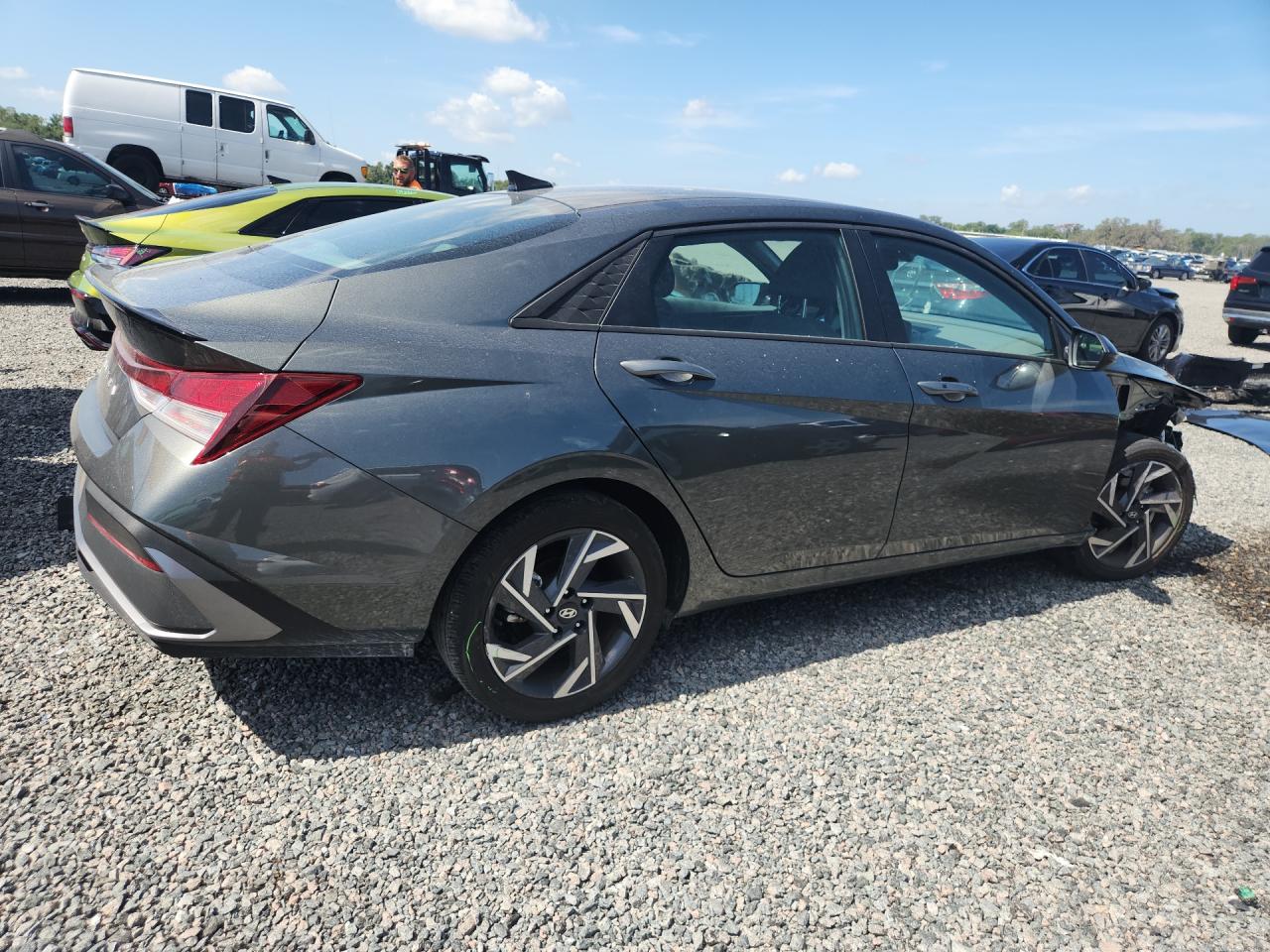 2025 HYUNDAI ELANTRA SEL SPORT — снимка 3