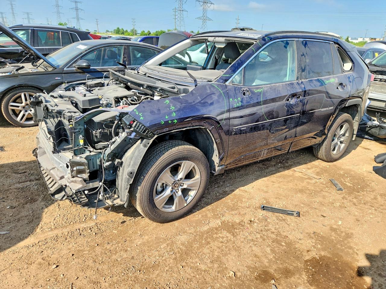 2025 TOYOTA RAV4 XLE