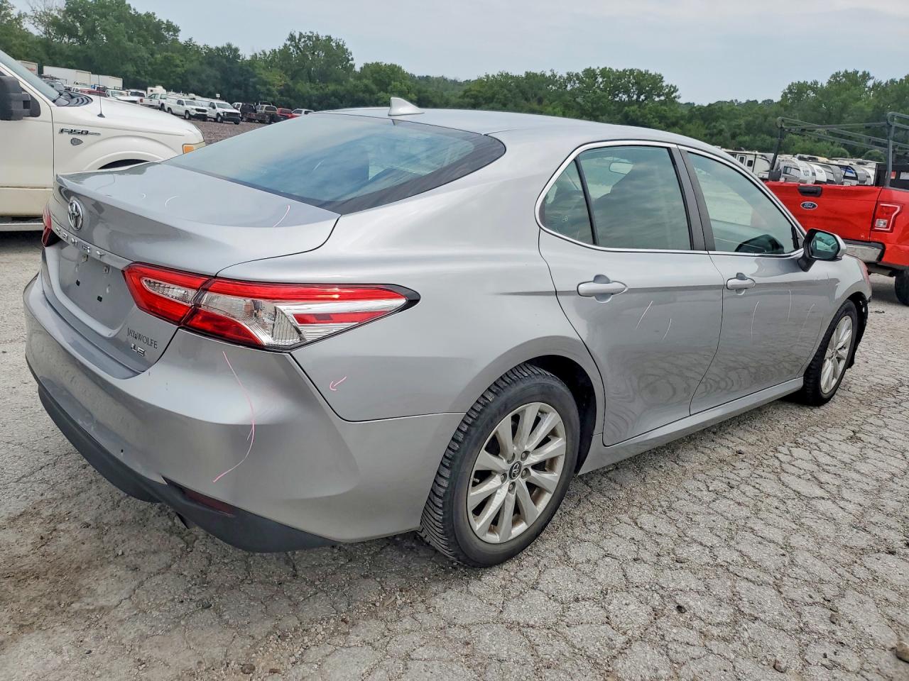 2019 TOYOTA CAMRY LE — снимка 3