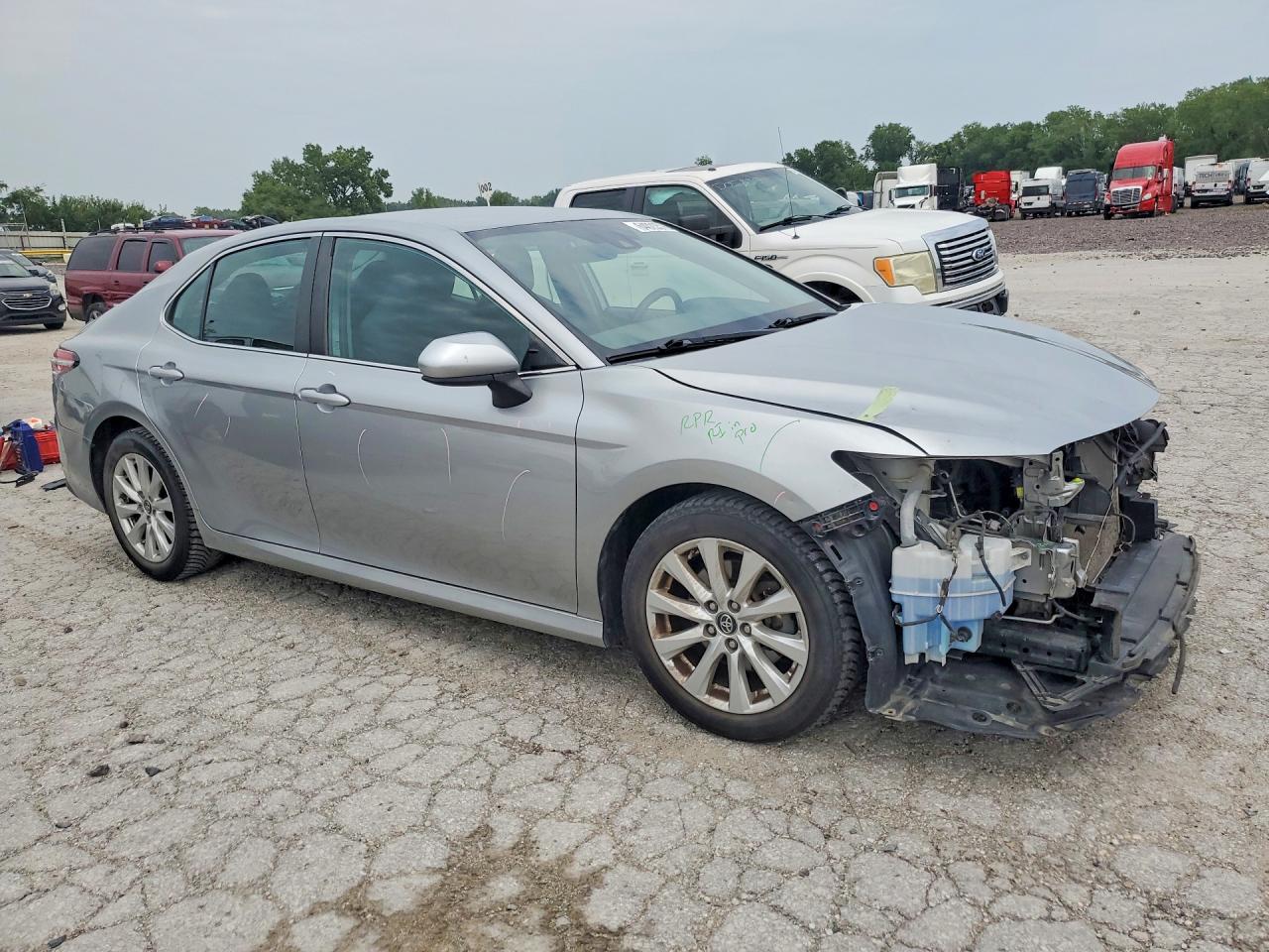 2019 TOYOTA CAMRY LE — снимка 4