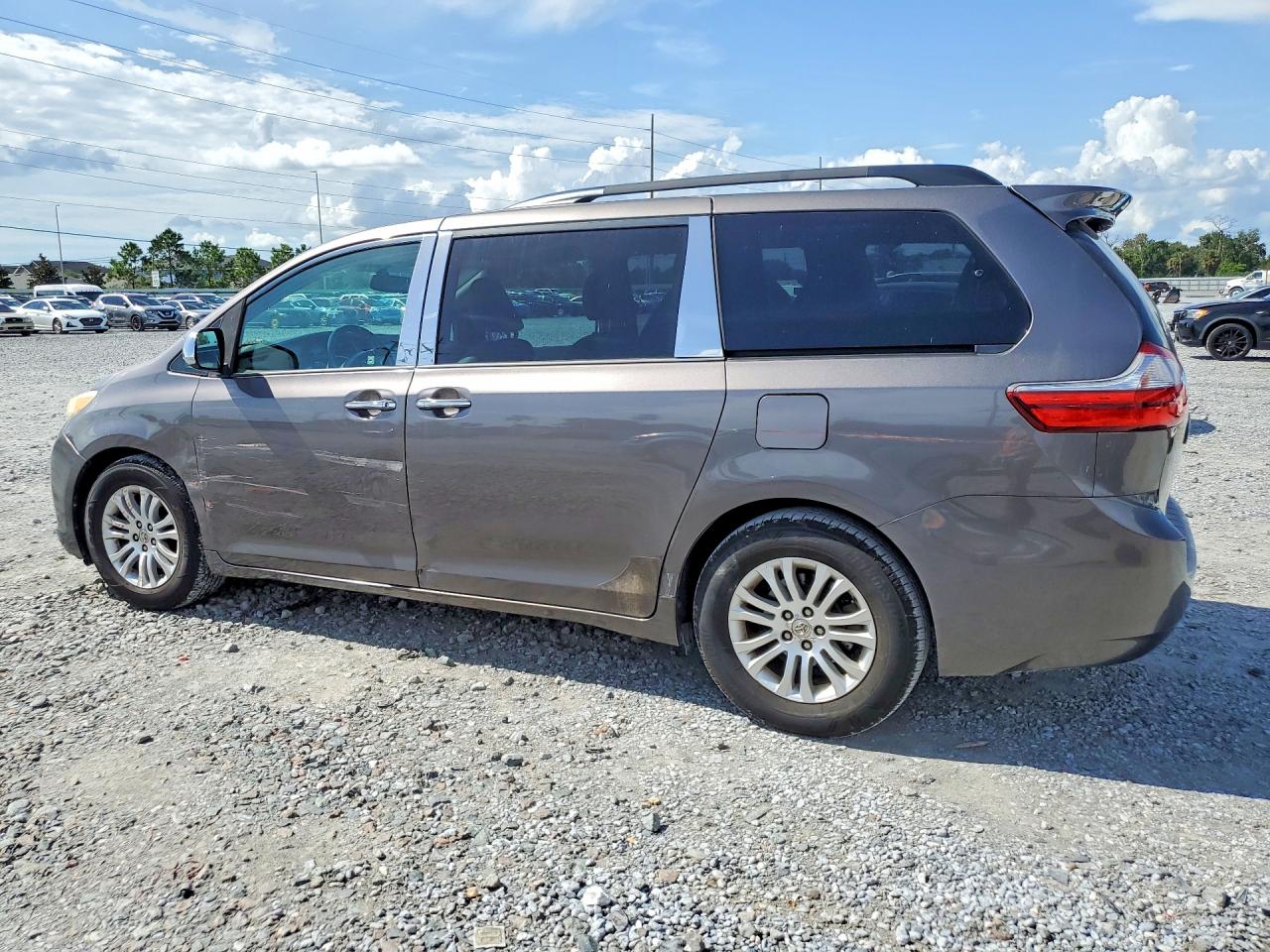 2015 TOYOTA SIENNA XLE 8-PASSENGER — снимка 2