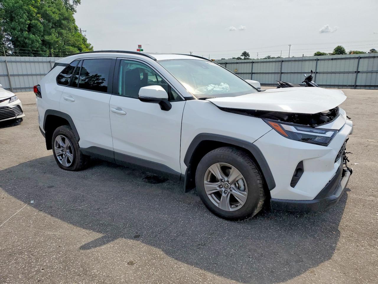 2025 TOYOTA RAV4 XLE — снимка 4