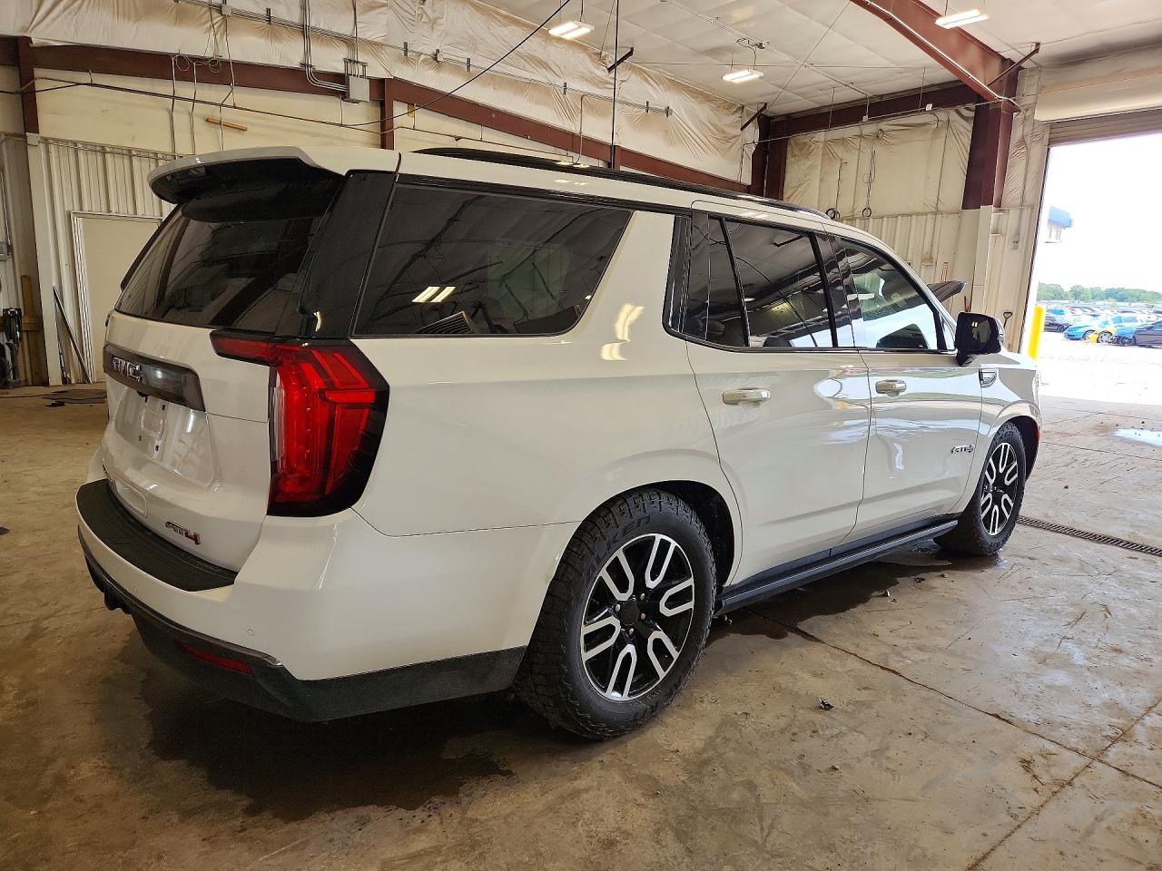2021 GMC YUKON AT4 — снимка 3