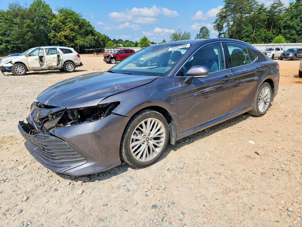 2020 TOYOTA CAMRY XLE