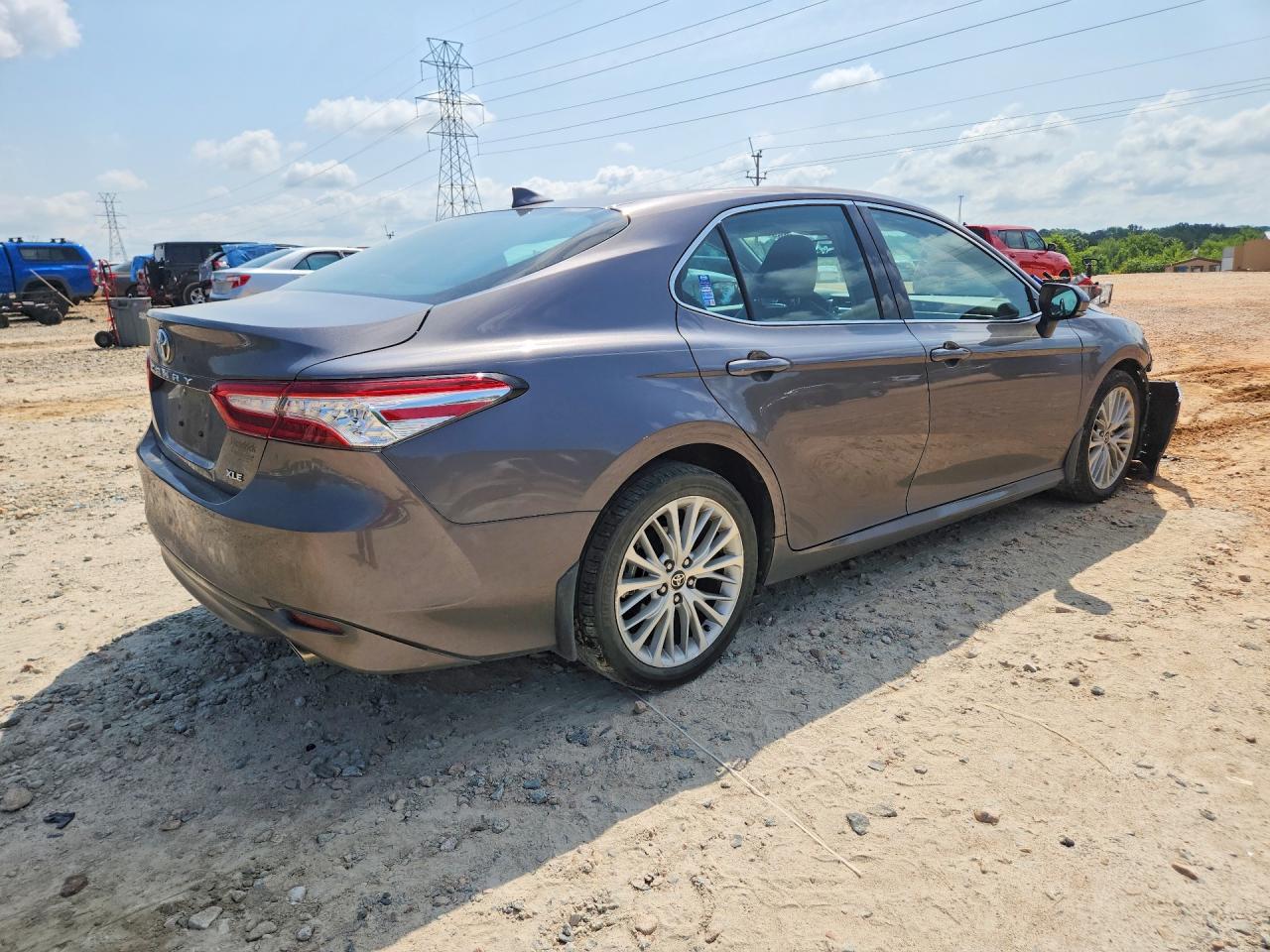 2020 TOYOTA CAMRY XLE — снимка 3