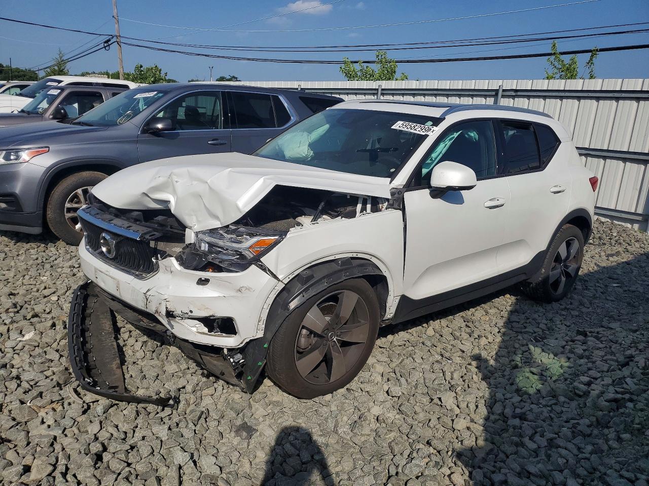 2021 VOLVO XC40 T5 MOMENTUM