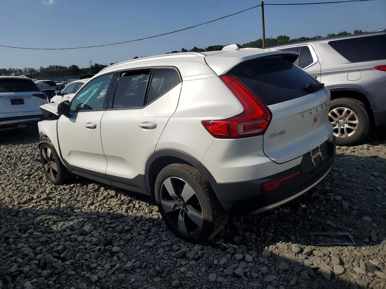 2021 VOLVO XC40 T5 MOMENTUM — снимка 2