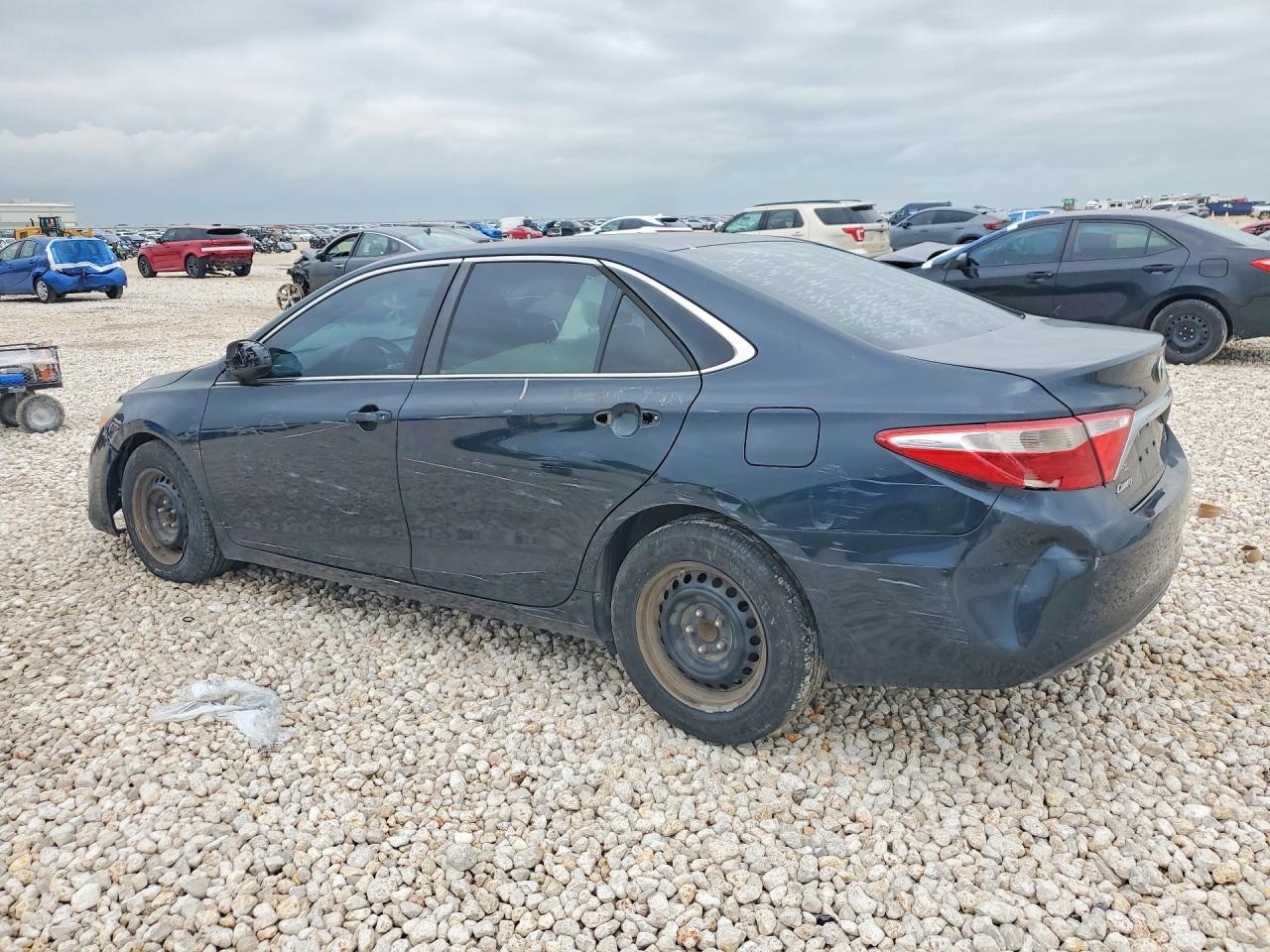2015 TOYOTA CAMRY LE — снимка 2