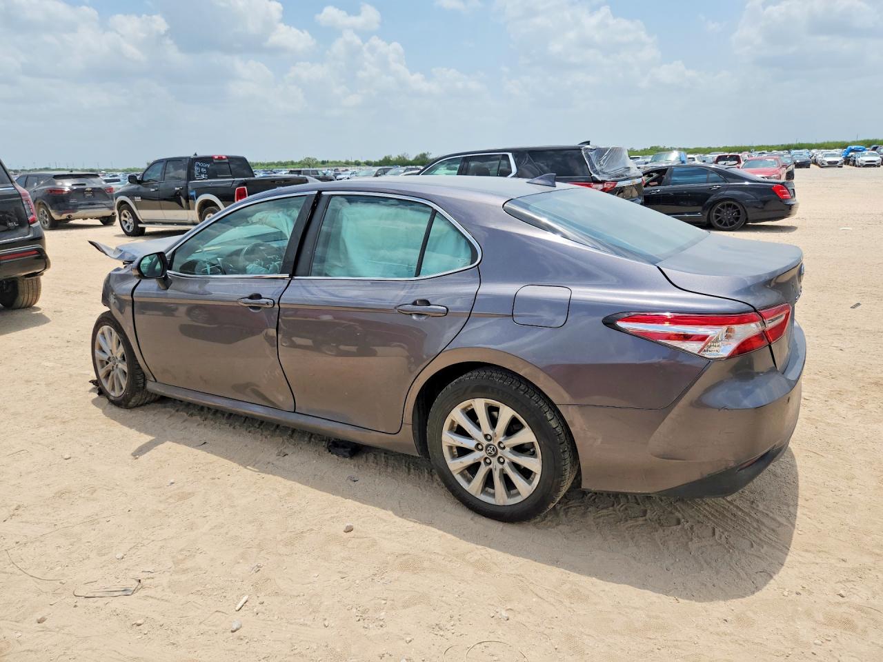 2019 TOYOTA CAMRY LE — снимка 2