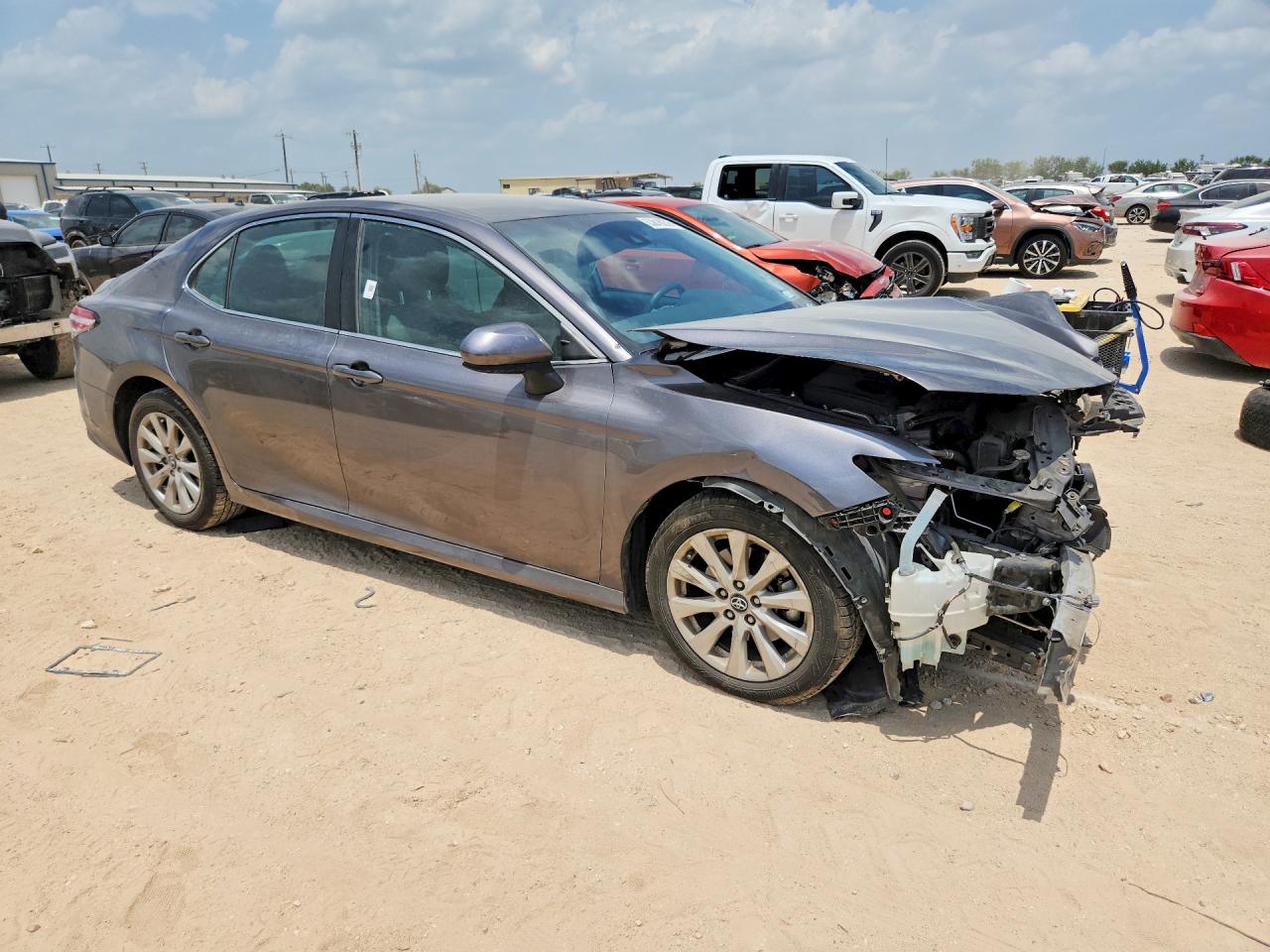 2019 TOYOTA CAMRY LE — снимка 4