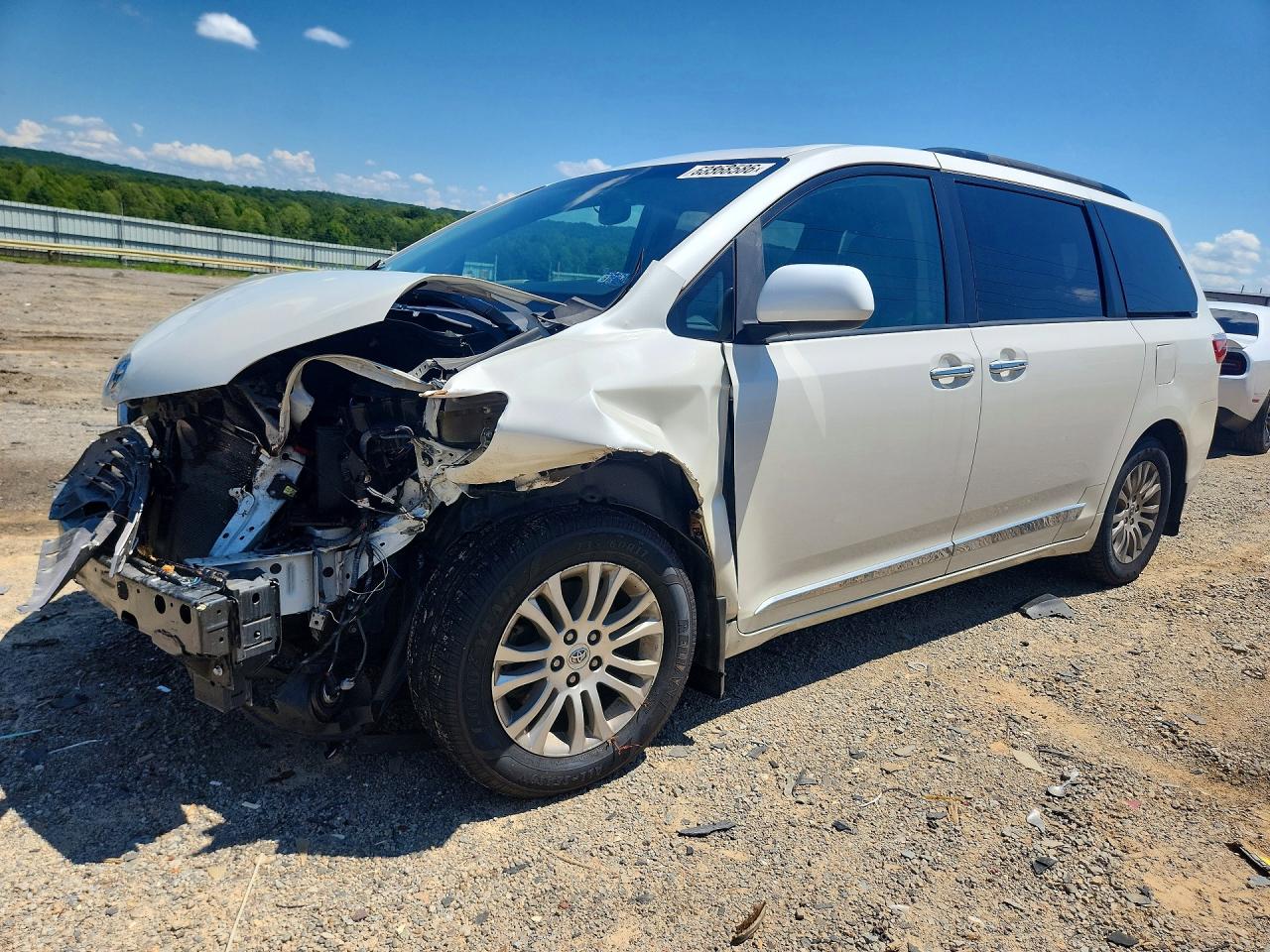 2017 TOYOTA SIENNA XLE PREMIUM 8-PASSENGER