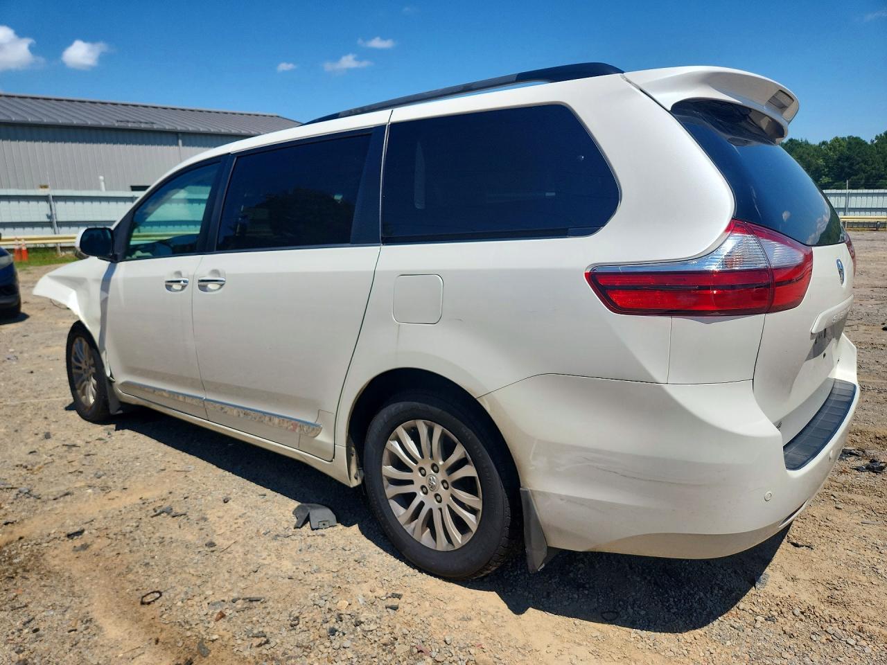 2017 TOYOTA SIENNA XLE PREMIUM 8-PASSENGER — снимка 2