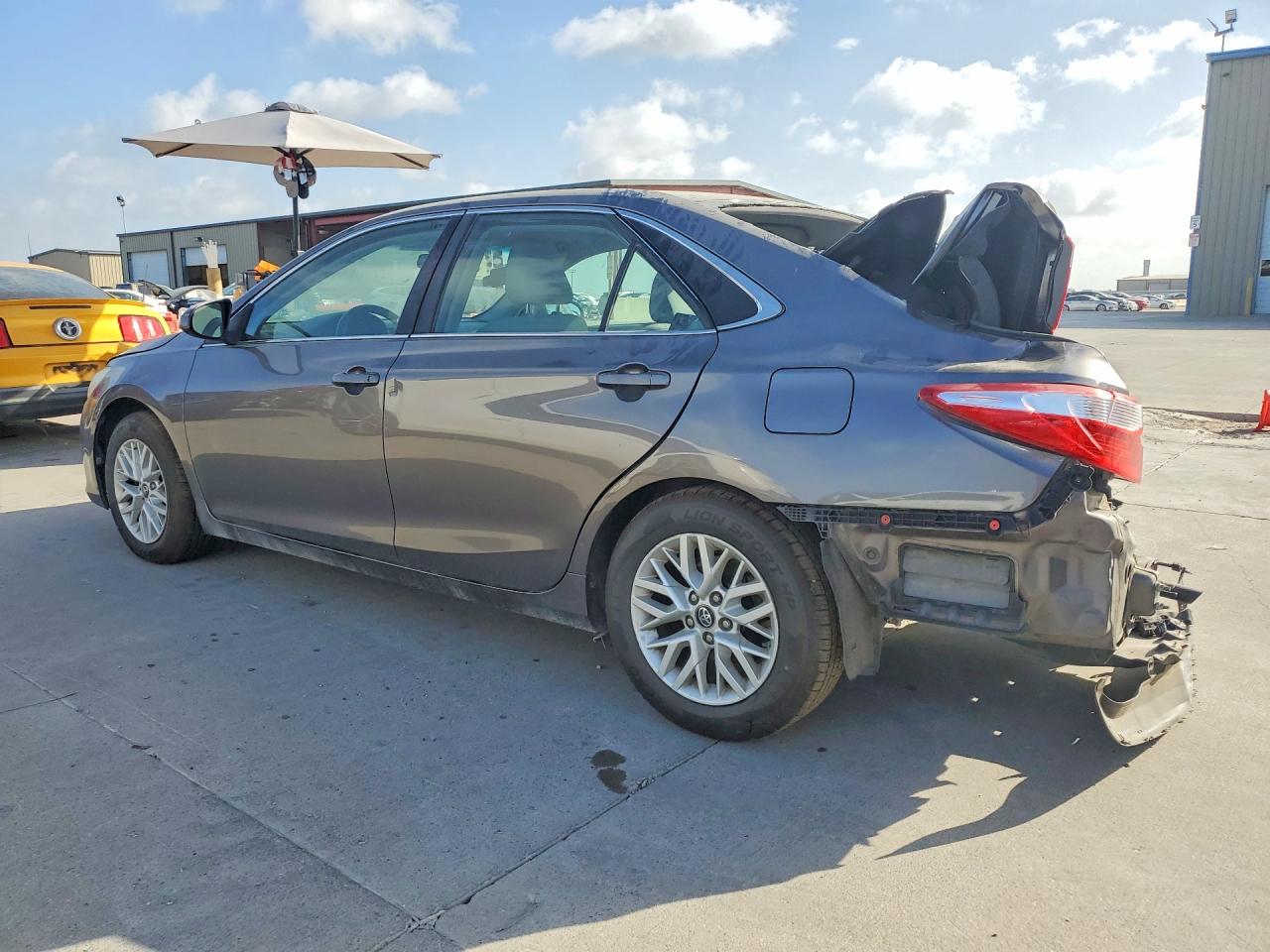 2016 TOYOTA CAMRY LE — снимка 2