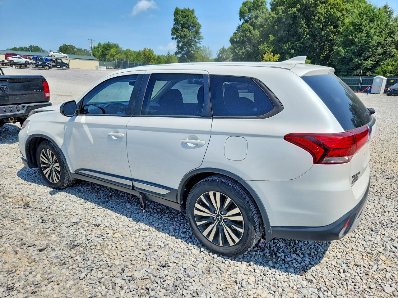 2019 MITSUBISHI OUTLANDER ES — снимка 2