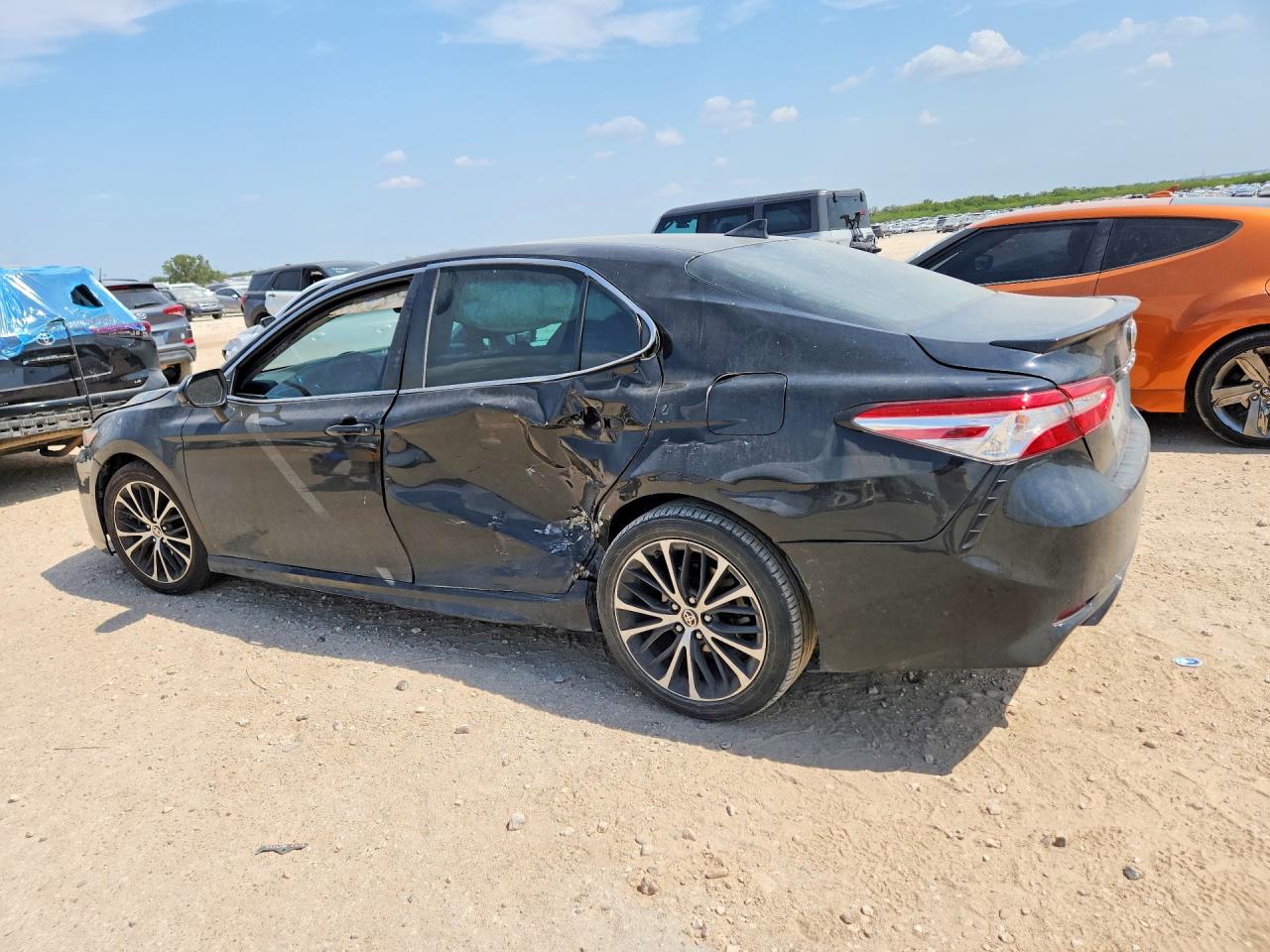 2020 TOYOTA CAMRY SE — снимка 2