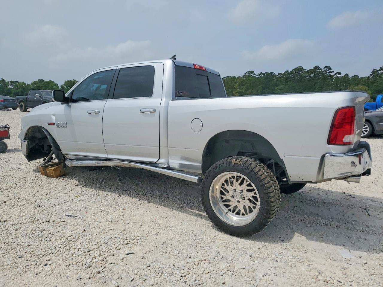 2018 RAM 1500 SLT — снимка 2