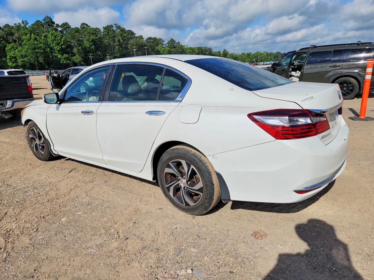 2017 HONDA ACCORD LX — снимка 2