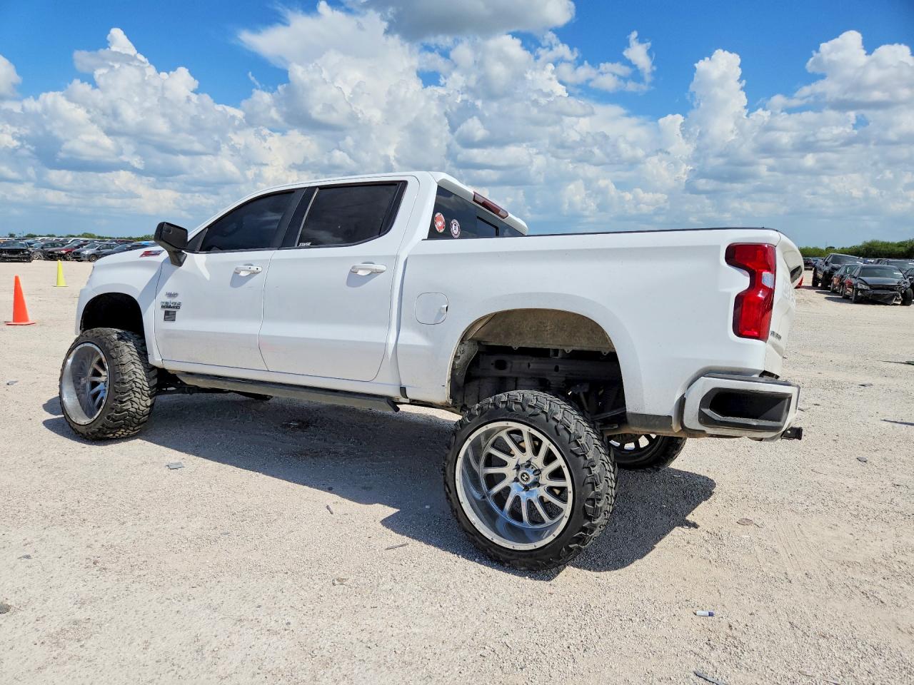 2020 CHEVROLET SILVERADO K1500 RST — снимка 2