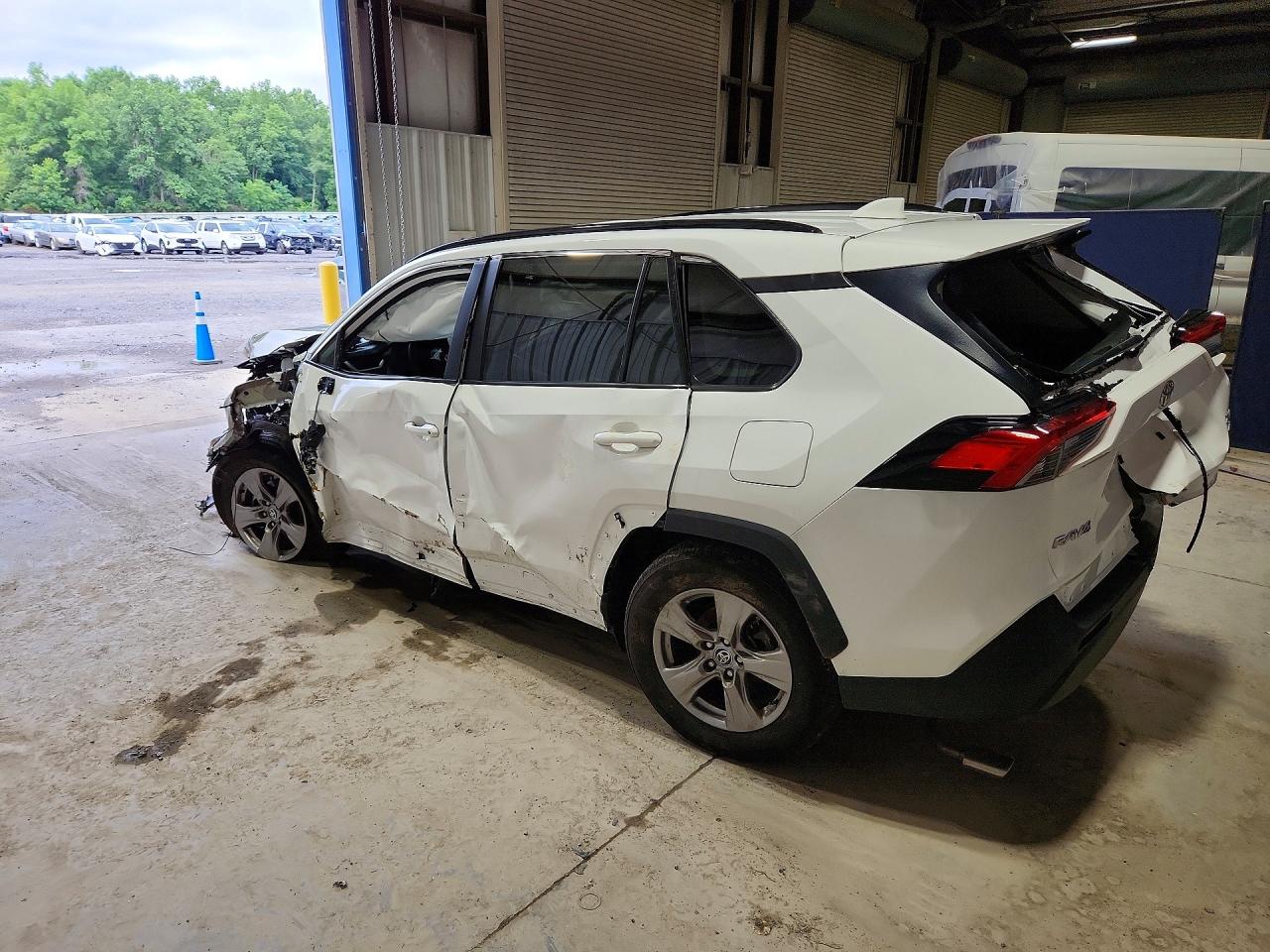 2025 TOYOTA RAV4 XLE — снимка 2