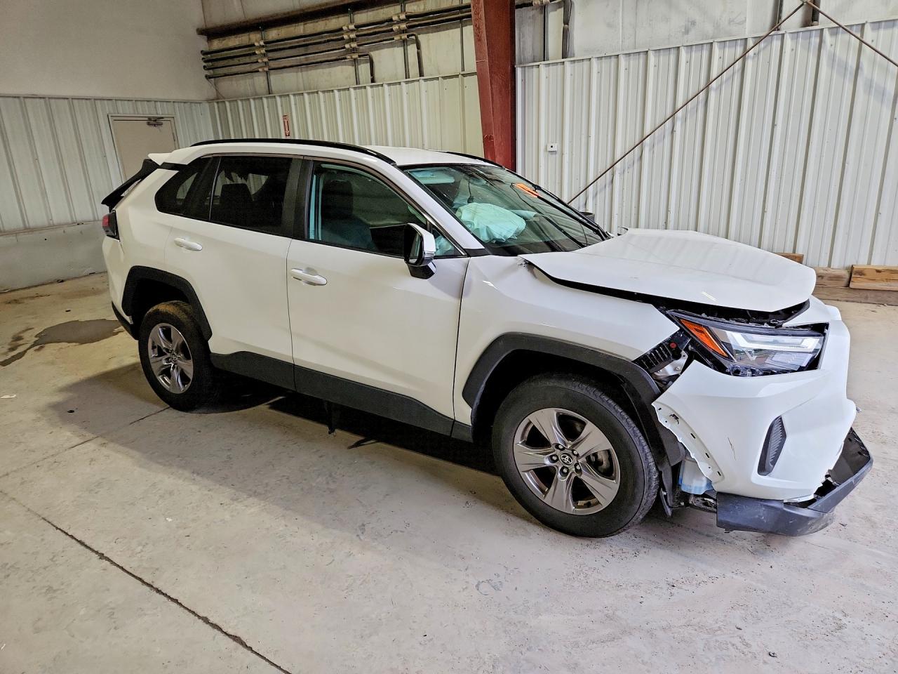 2025 TOYOTA RAV4 XLE — снимка 4