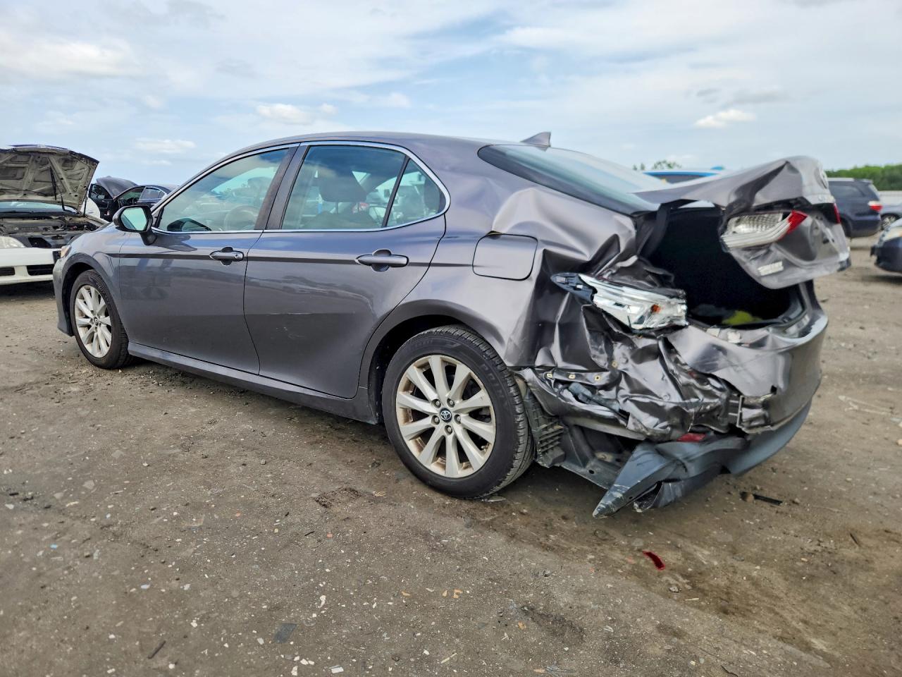 2019 TOYOTA CAMRY LE — снимка 2