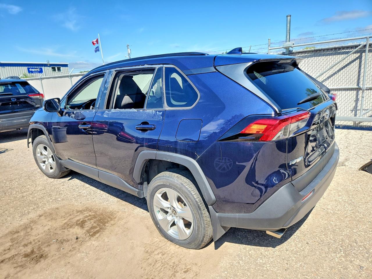 2021 TOYOTA RAV4 XLE — снимка 2