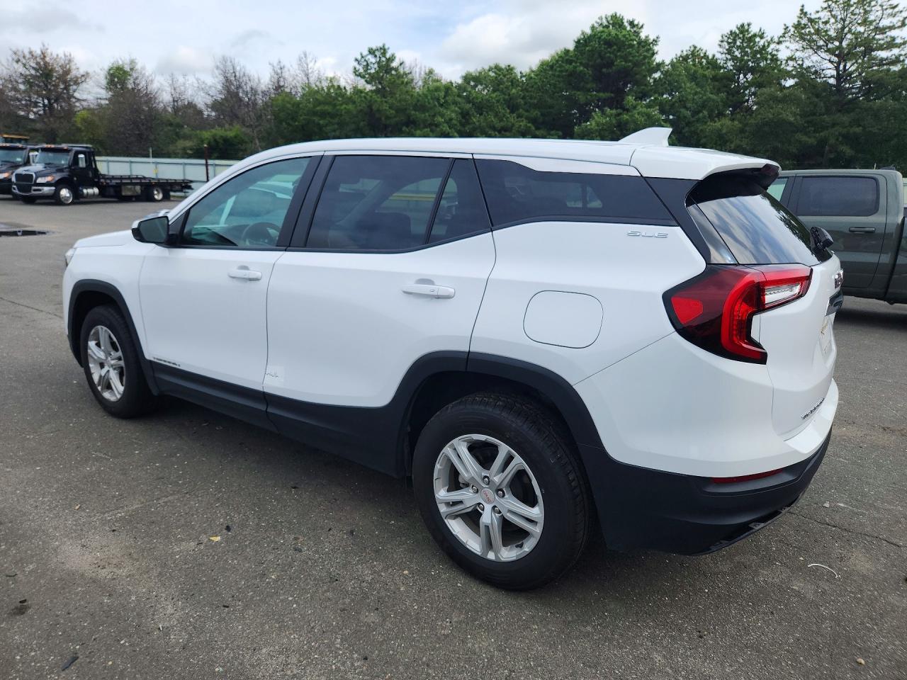 2024 GMC TERRAIN SLE — photo 2