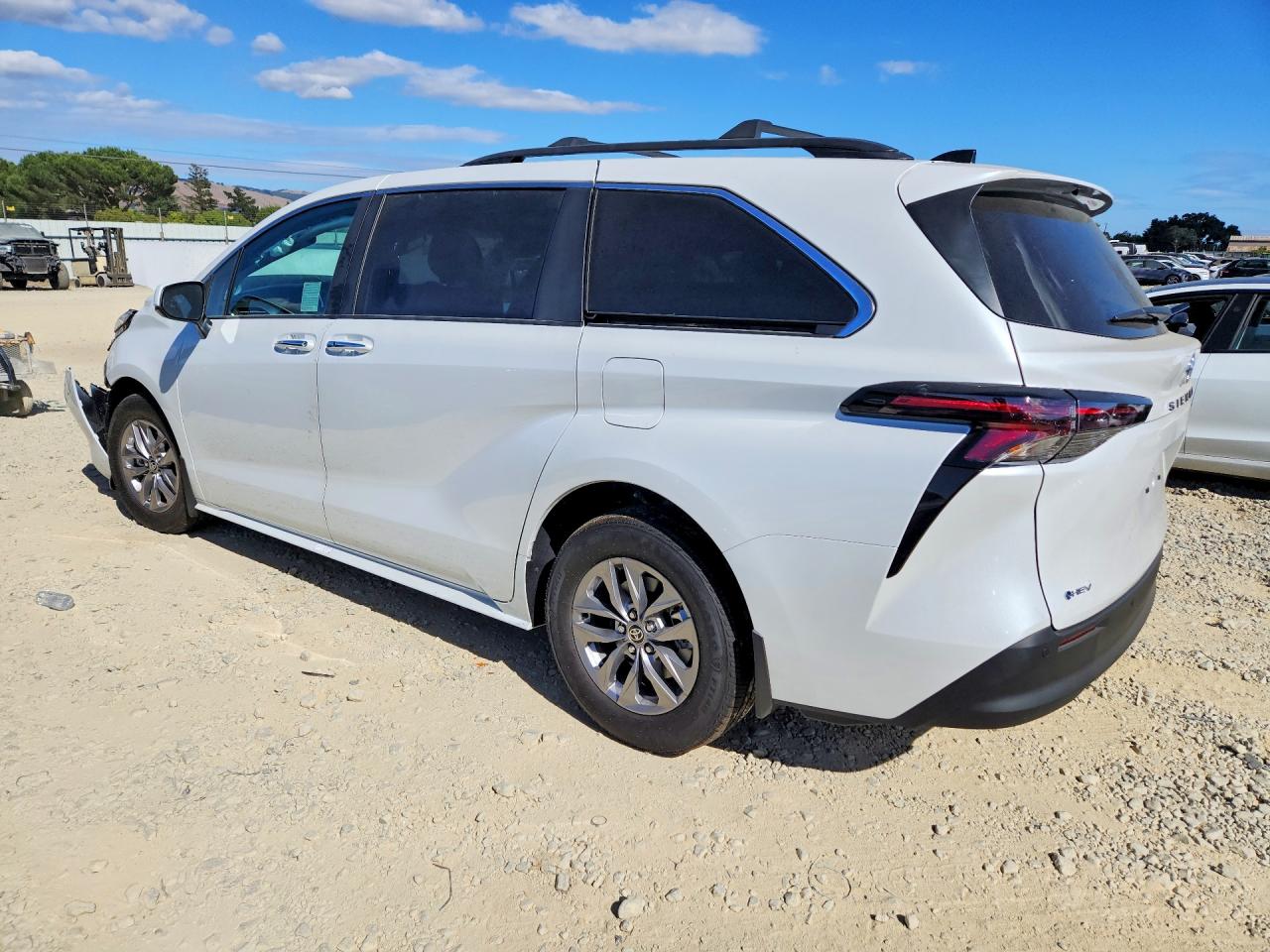 2026 TOYOTA SIENNA XLE 8-PASSENGER — снимка 2