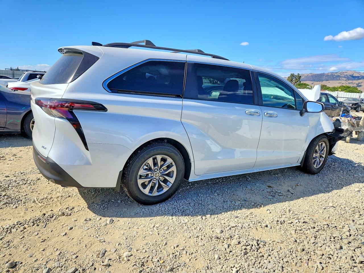 2026 TOYOTA SIENNA XLE 8-PASSENGER — снимка 3