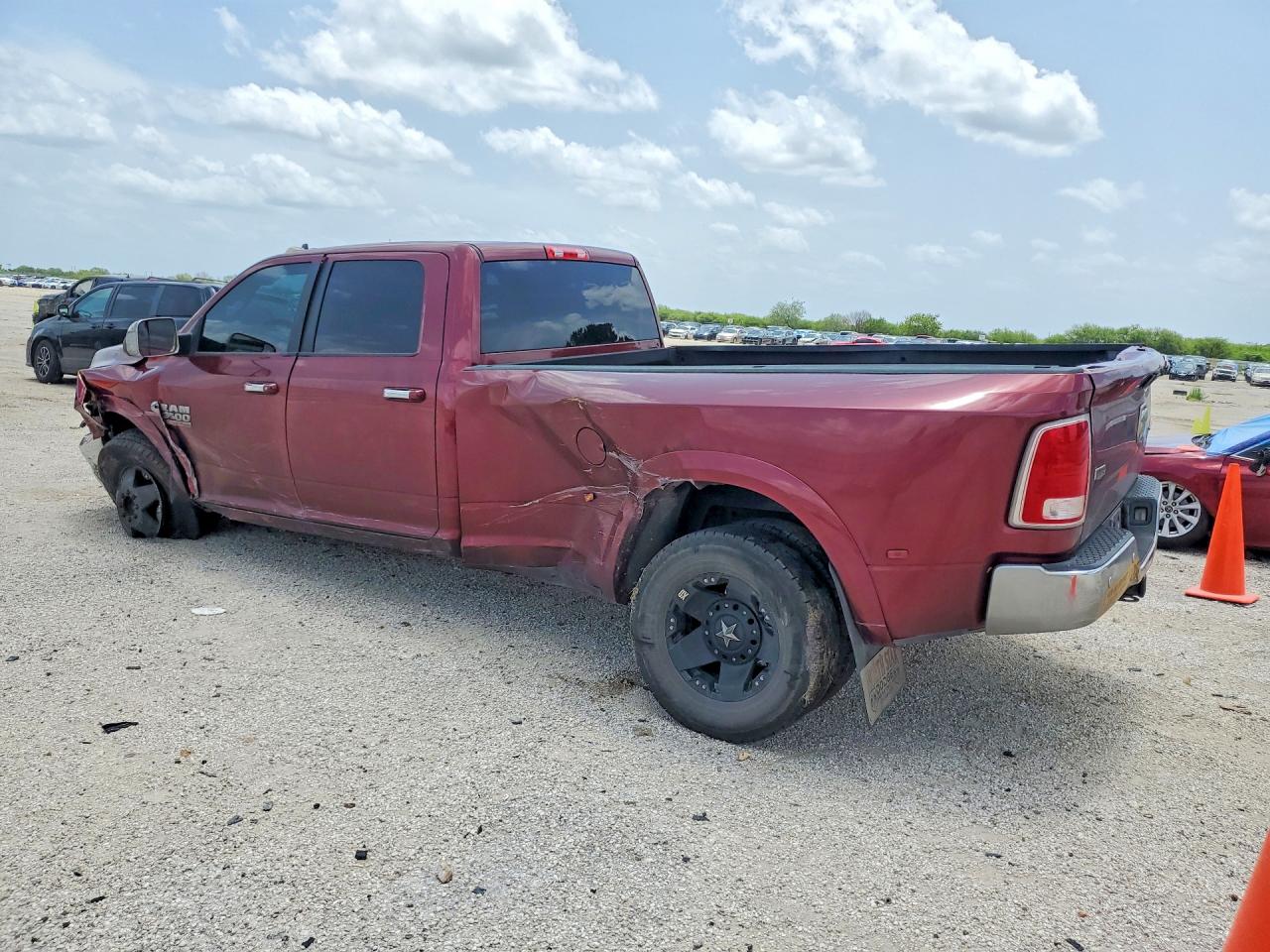 2017 RAM 3500 LARAMIE — снимка 2