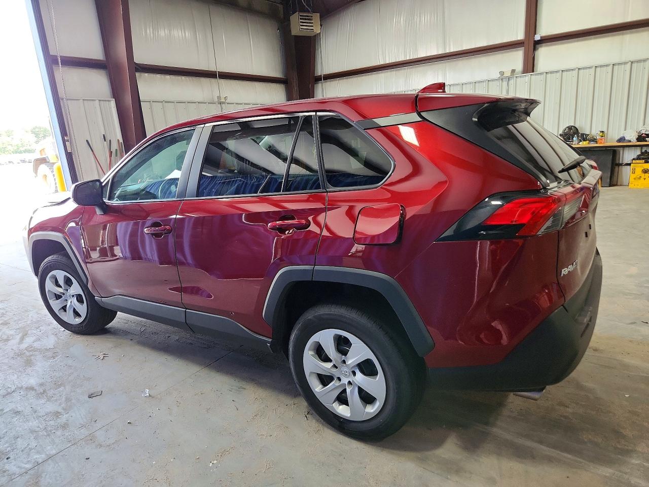 2025 TOYOTA RAV4 LE — снимка 2
