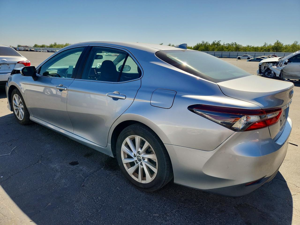 2022 TOYOTA CAMRY LE — снимка 2